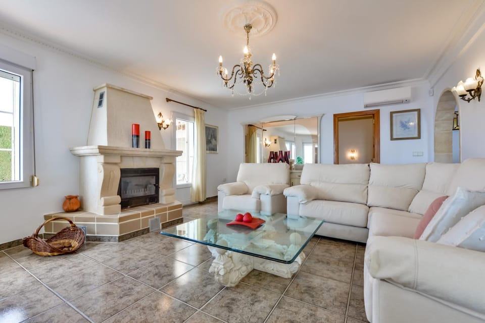 Communal lounge/ TV room, Living room