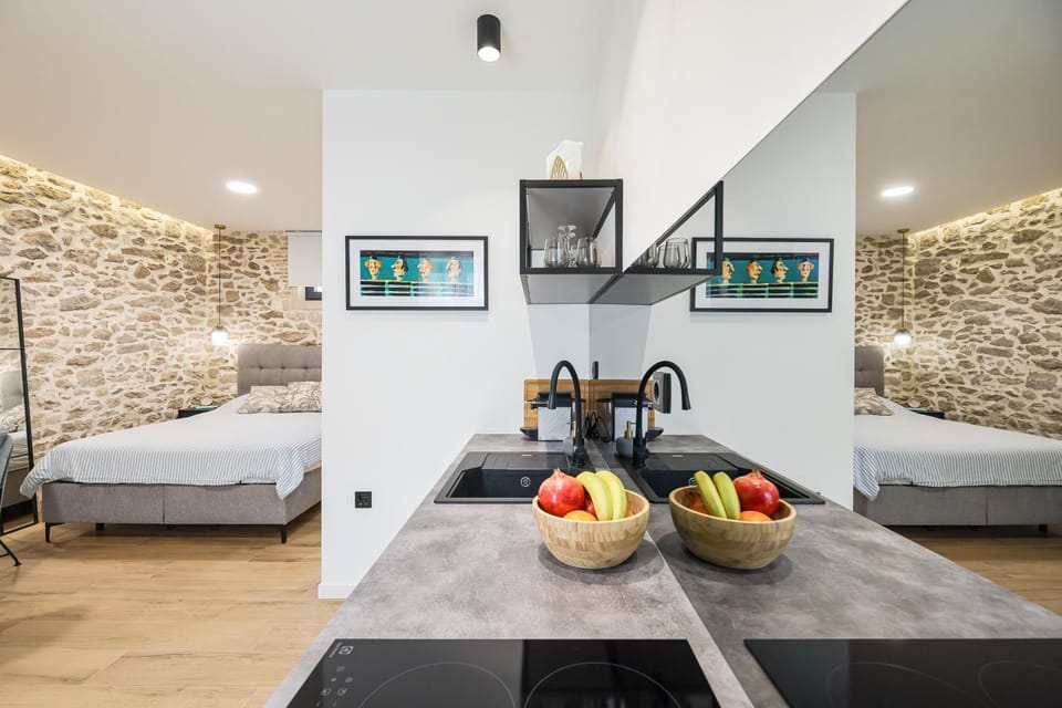 Bed, Kitchen or kitchenette