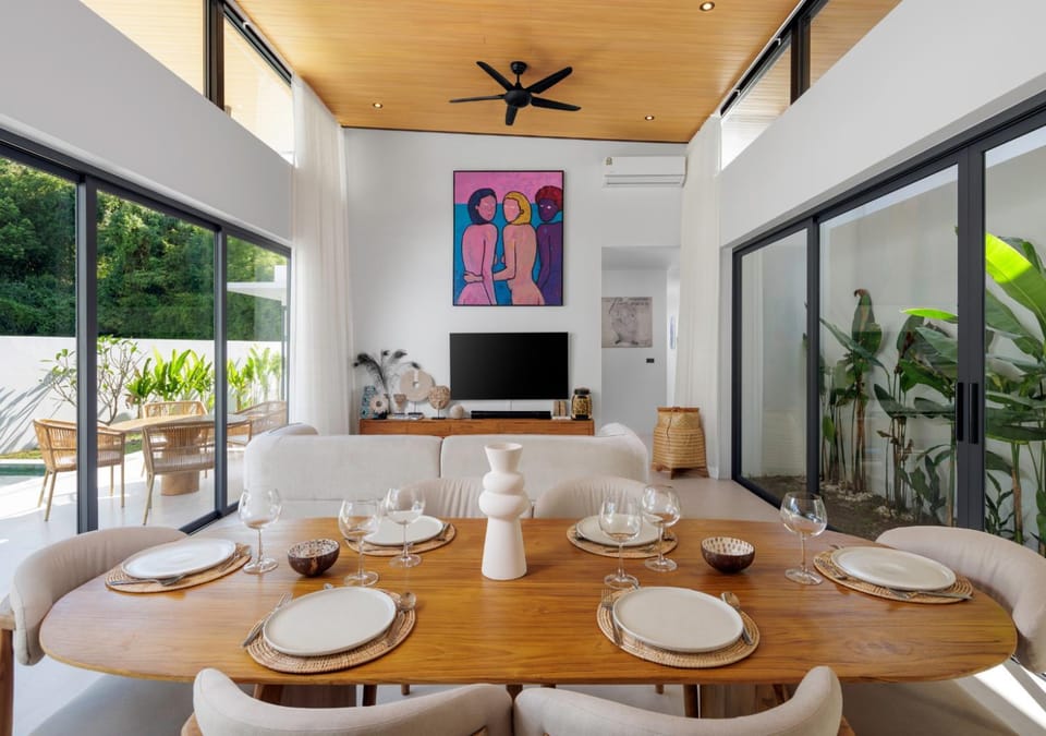 View (from property/room), Dining area, Entertainment