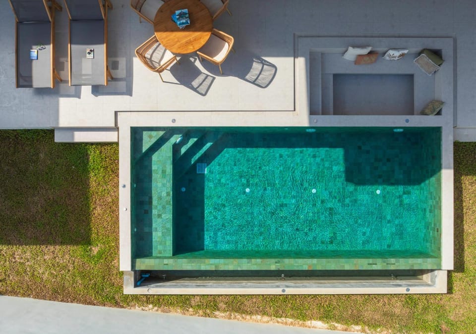 Patio, Balcony/Terrace, Seating area, Swimming pool, sunbed