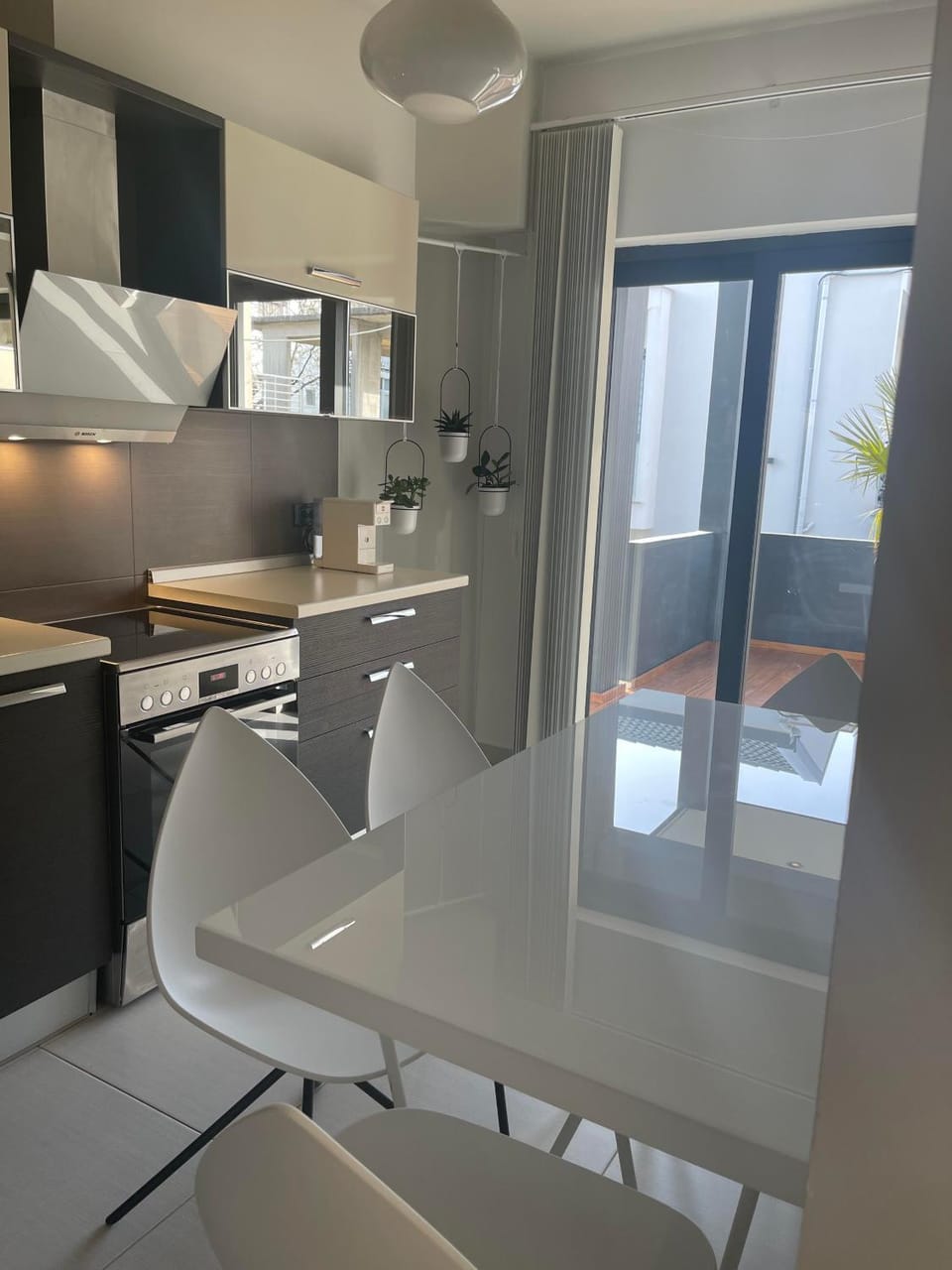 Kitchen or kitchenette, Dining area, stove