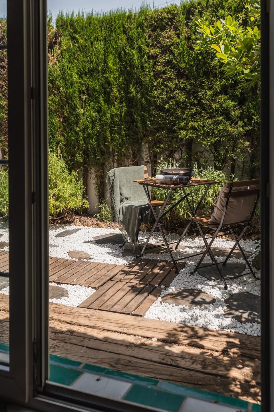 Patio, Day, Garden