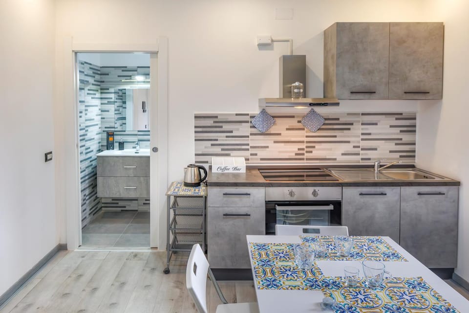 Kitchen or kitchenette, Dining area, stove