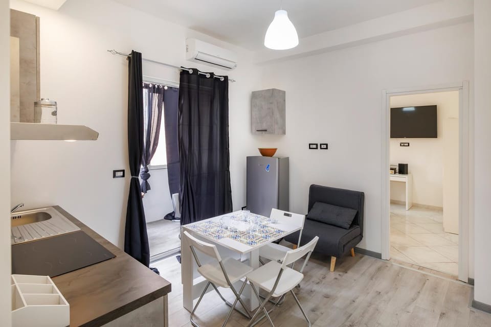 Kitchen or kitchenette, Living room, Seating area, Dining area, air conditioner