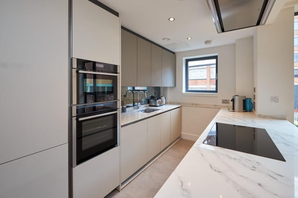 Luminous Living near Birmingham City Apartment in Birmingham