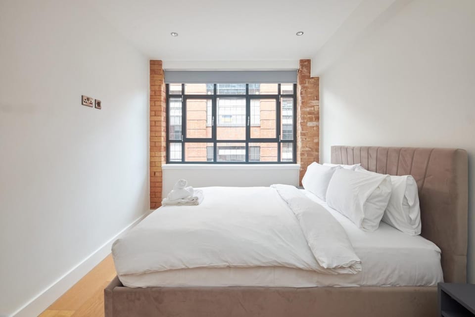 Luminous Living near Birmingham City Apartment in Birmingham