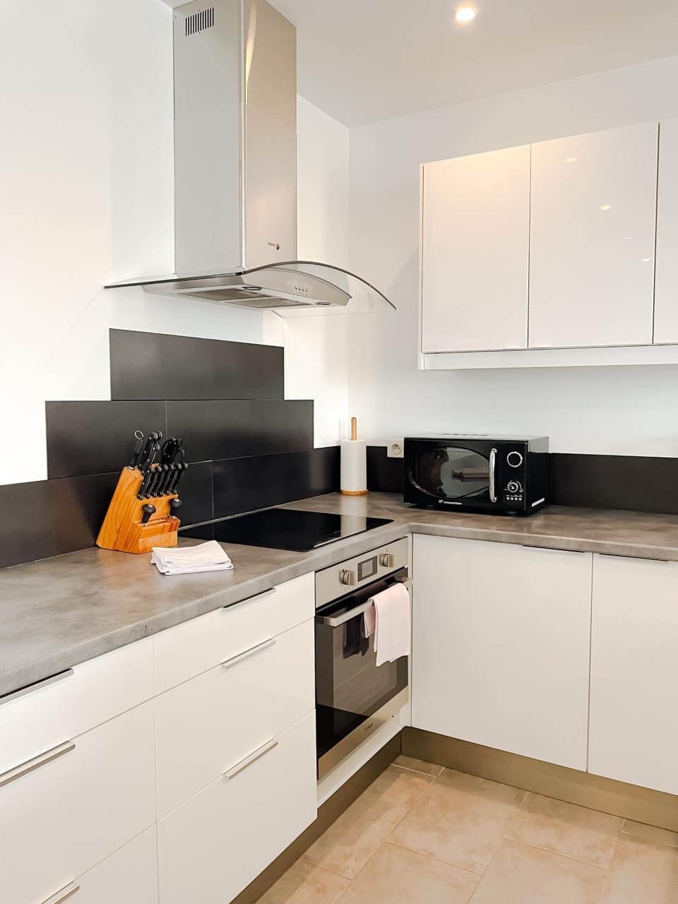 Kitchen or kitchenette, pet friendly, stove