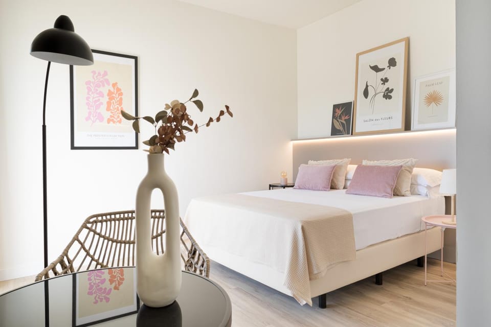 Bed, Photo of the whole room, Bedroom