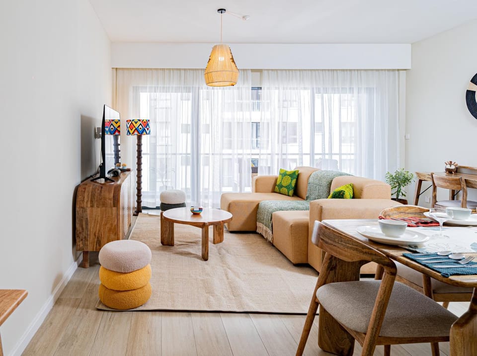 TV and multimedia, Living room, Seating area, Evening entertainment