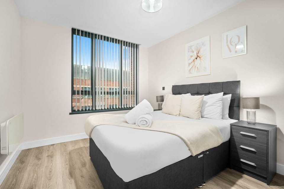 Property building, Bed, Bedroom