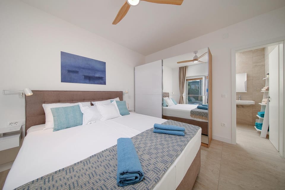 Bed, Photo of the whole room, Bedroom, wardrobe