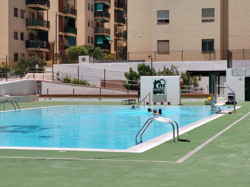 Pool view, Swimming pool, sunbed