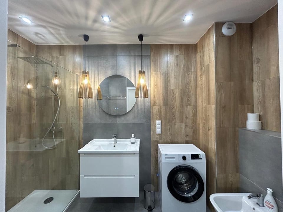 Shower, Bathroom, washing machine
