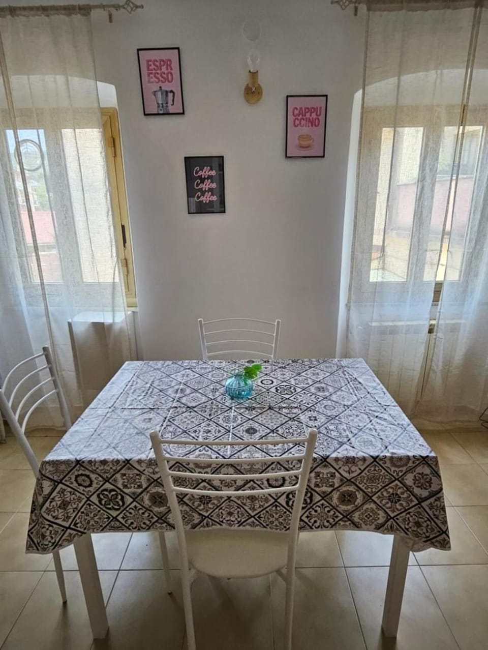 Seating area, Dining area