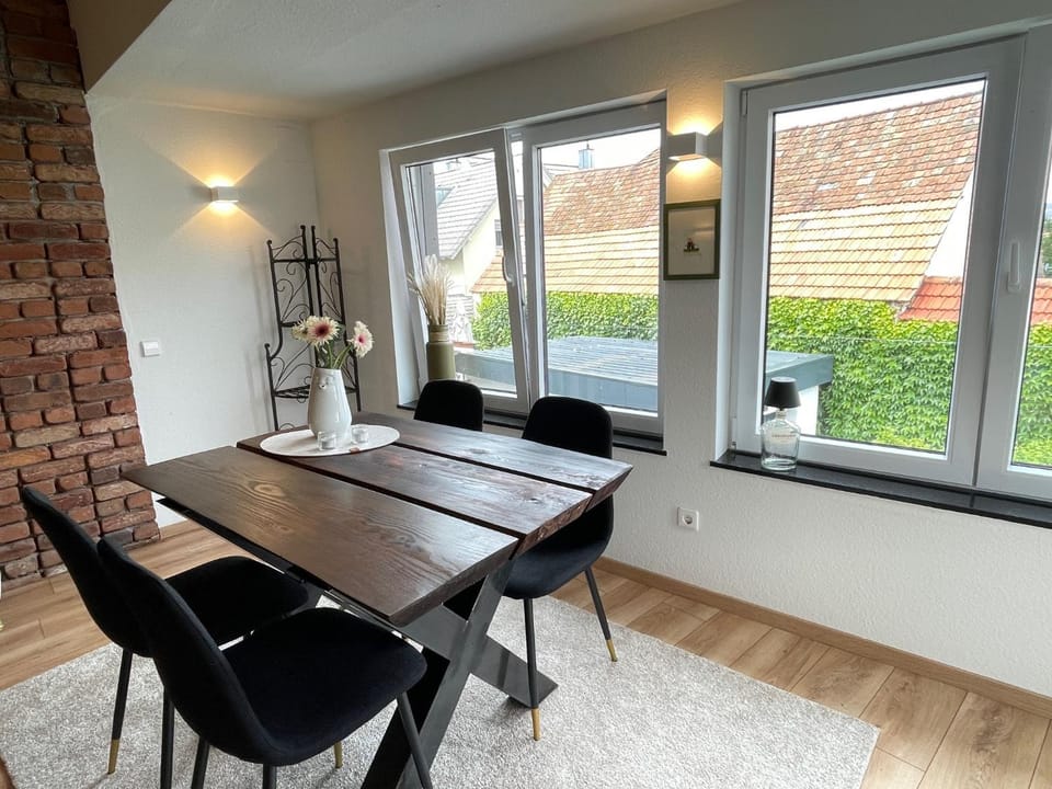 Seating area, Dining area