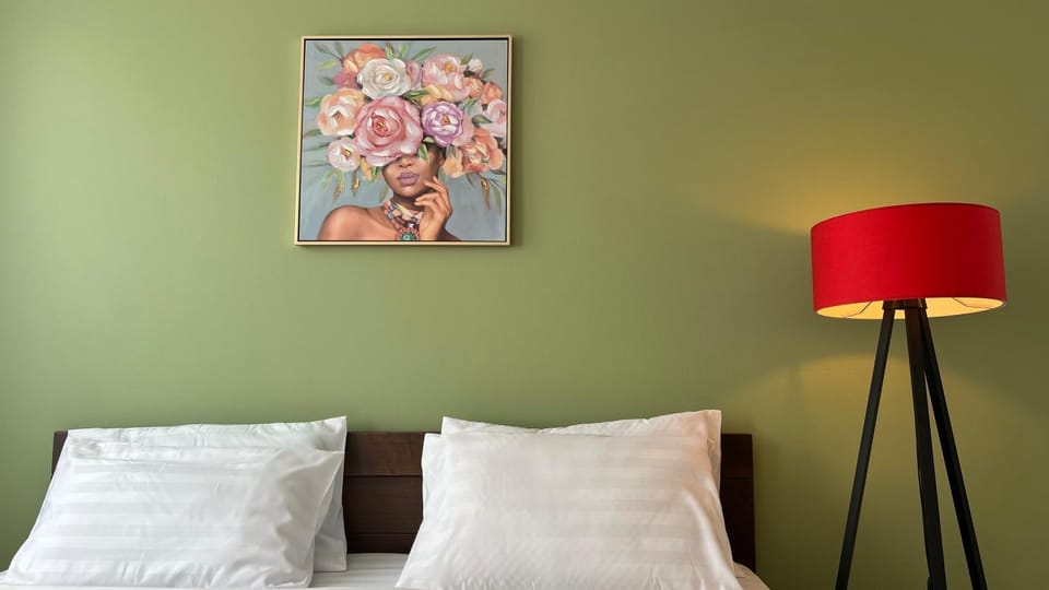 Bed, Photo of the whole room, Decorative detail, Bedroom