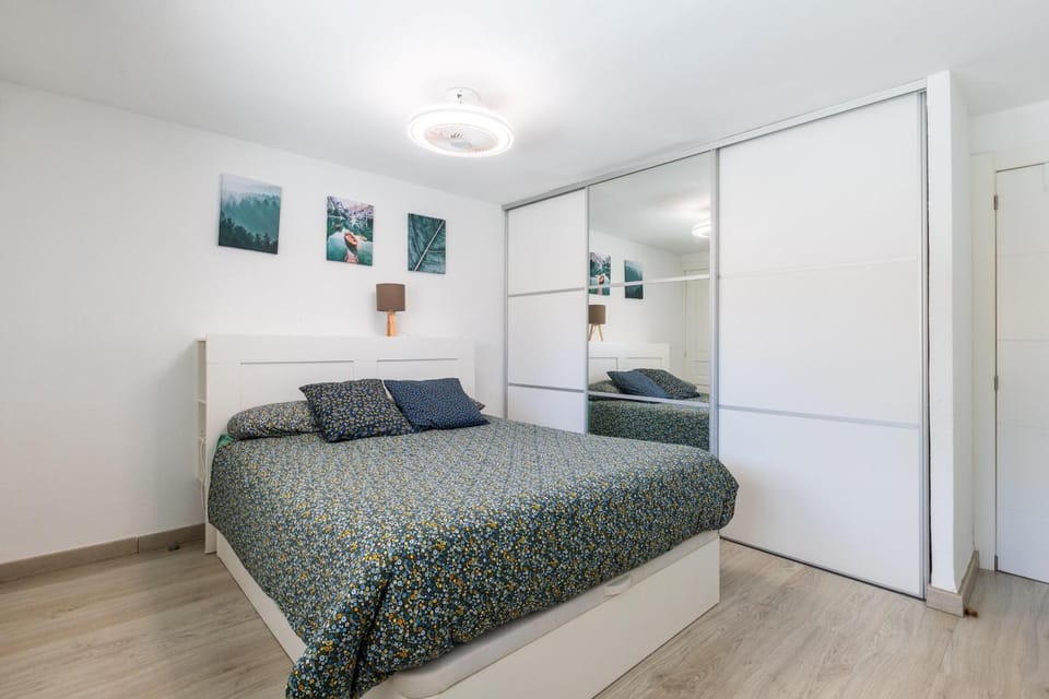 Bed, Photo of the whole room, Bedroom, wardrobe