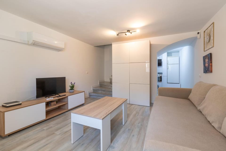 TV and multimedia, Living room, Seating area