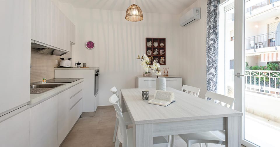 Kitchen or kitchenette, Other, Dining area