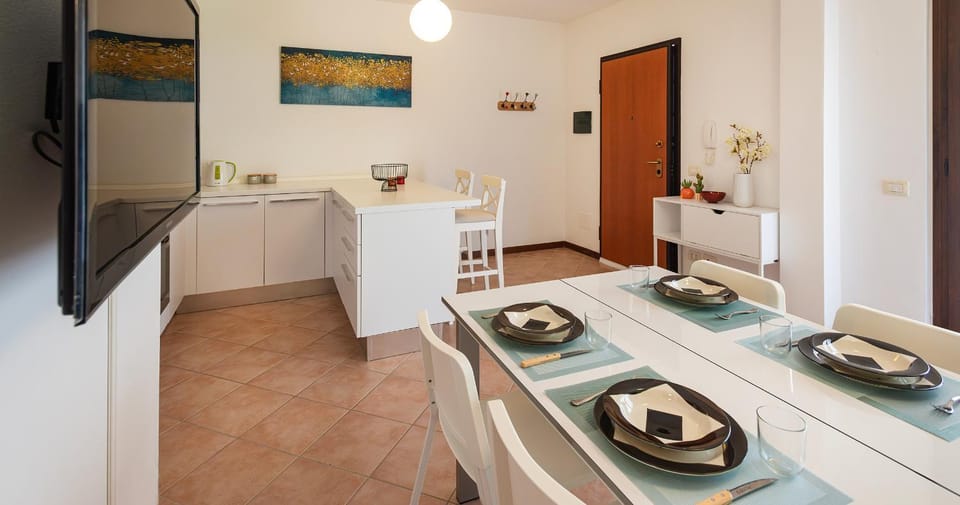 Kitchen or kitchenette, Other, Dining area