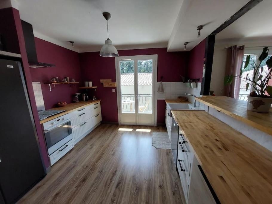 Kitchen or kitchenette, dishwasher, oven, stove