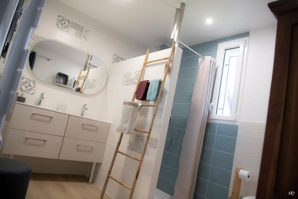 Shower, Bathroom, towels