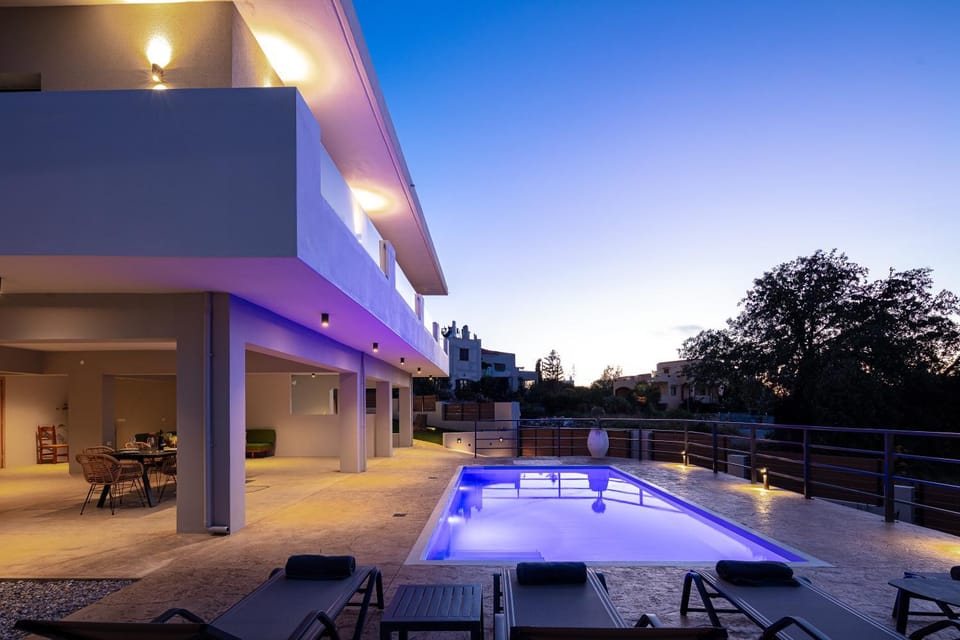 Property building, Pool view, Swimming pool, sunbed