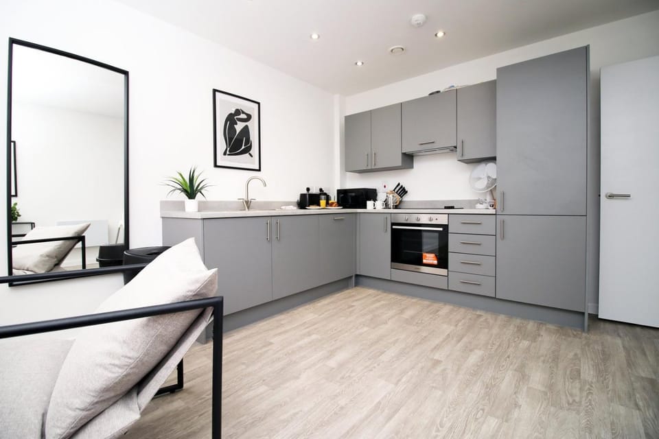 Modern Two BR | Free Parking Apartment in Taunton