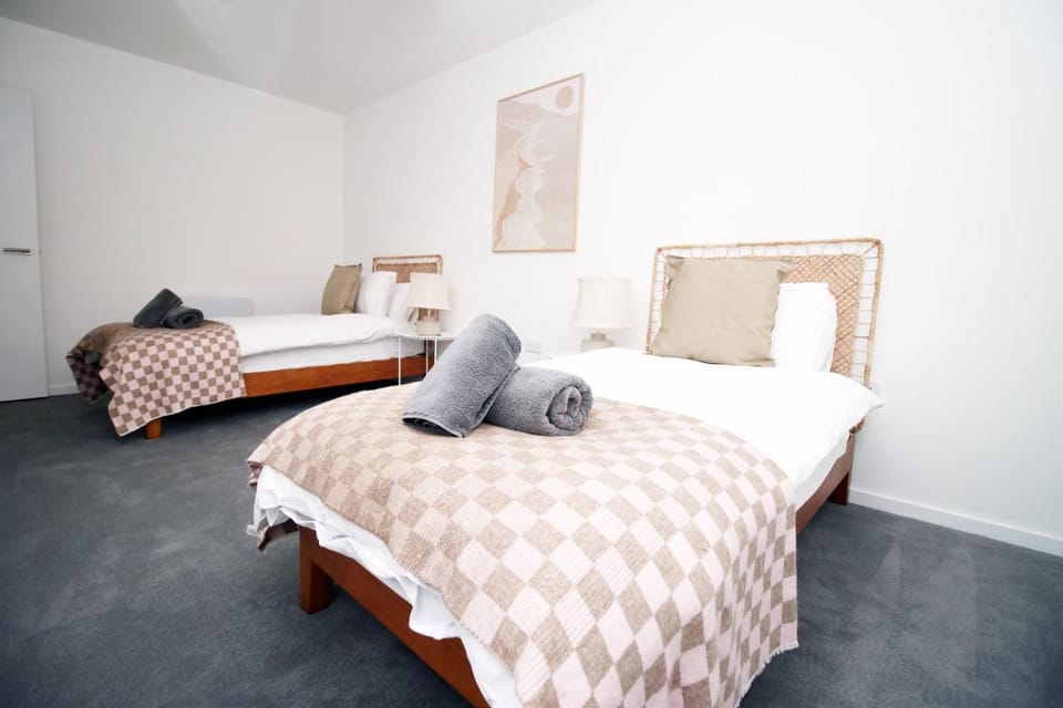 Modern Two BR | Free Parking Apartment in Taunton