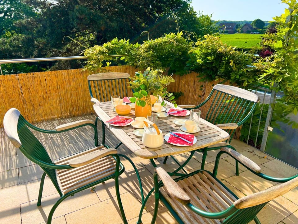 Natural landscape, View (from property/room), Balcony/Terrace, Balcony/Terrace, Dining area