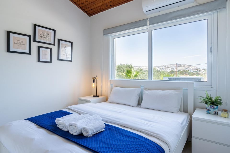 Bed, View (from property/room), Bedroom, towels, air conditioner