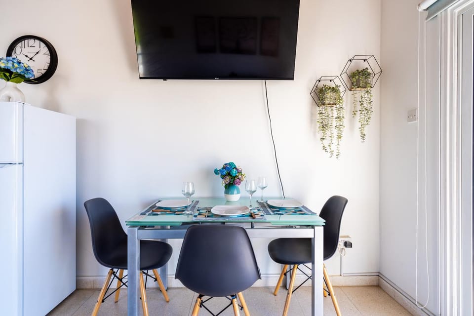 TV and multimedia, Dining area