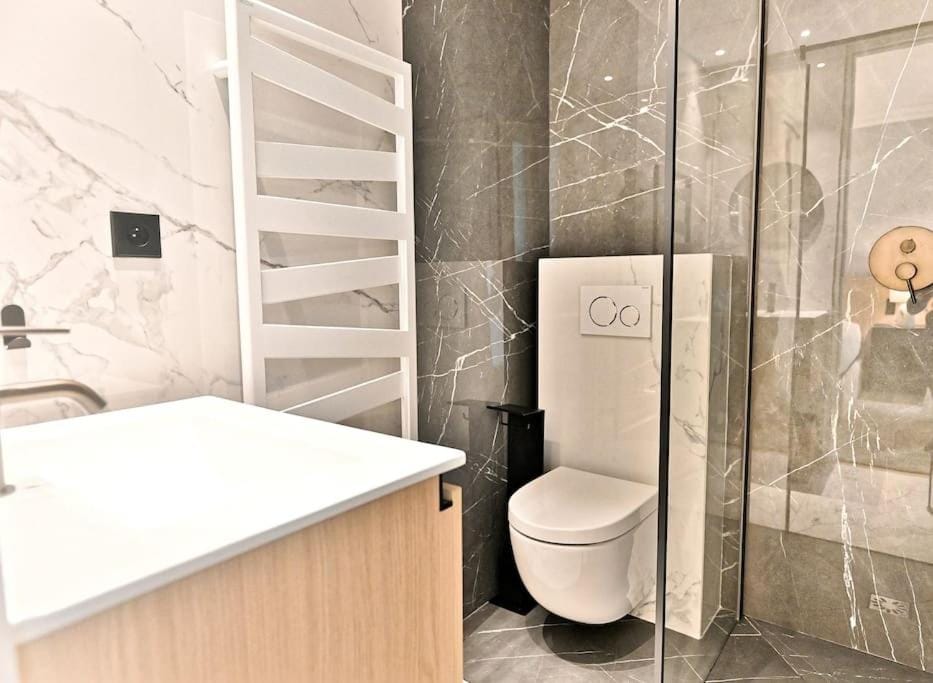 Shower, Toilet, Bathroom