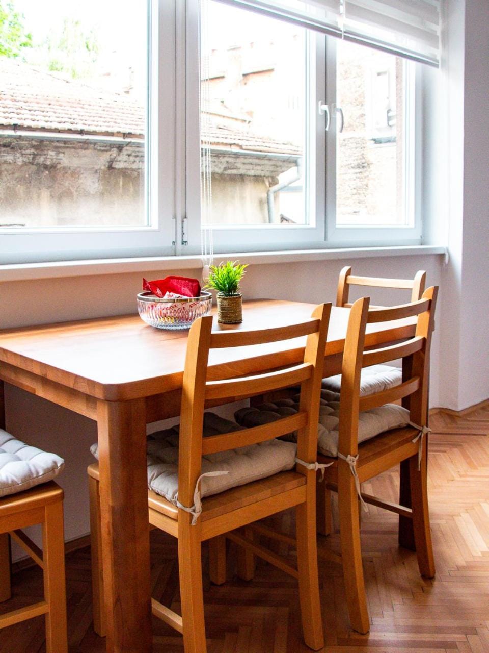 Seating area, Dining area