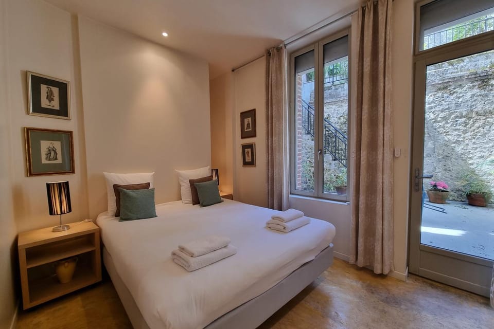 La Maison du Puits with wood-burning stove Honfleur center 5P House in Honfleur