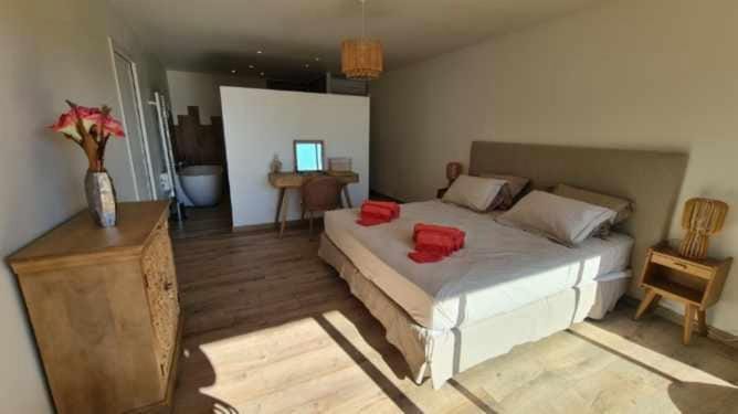 Proche porticcio, Coup de cœur asuré,Appartement de standing, rez de villa 6 couchages, climatisé à 150m de la plage, terrains de tennis Apartment in Ajaccio