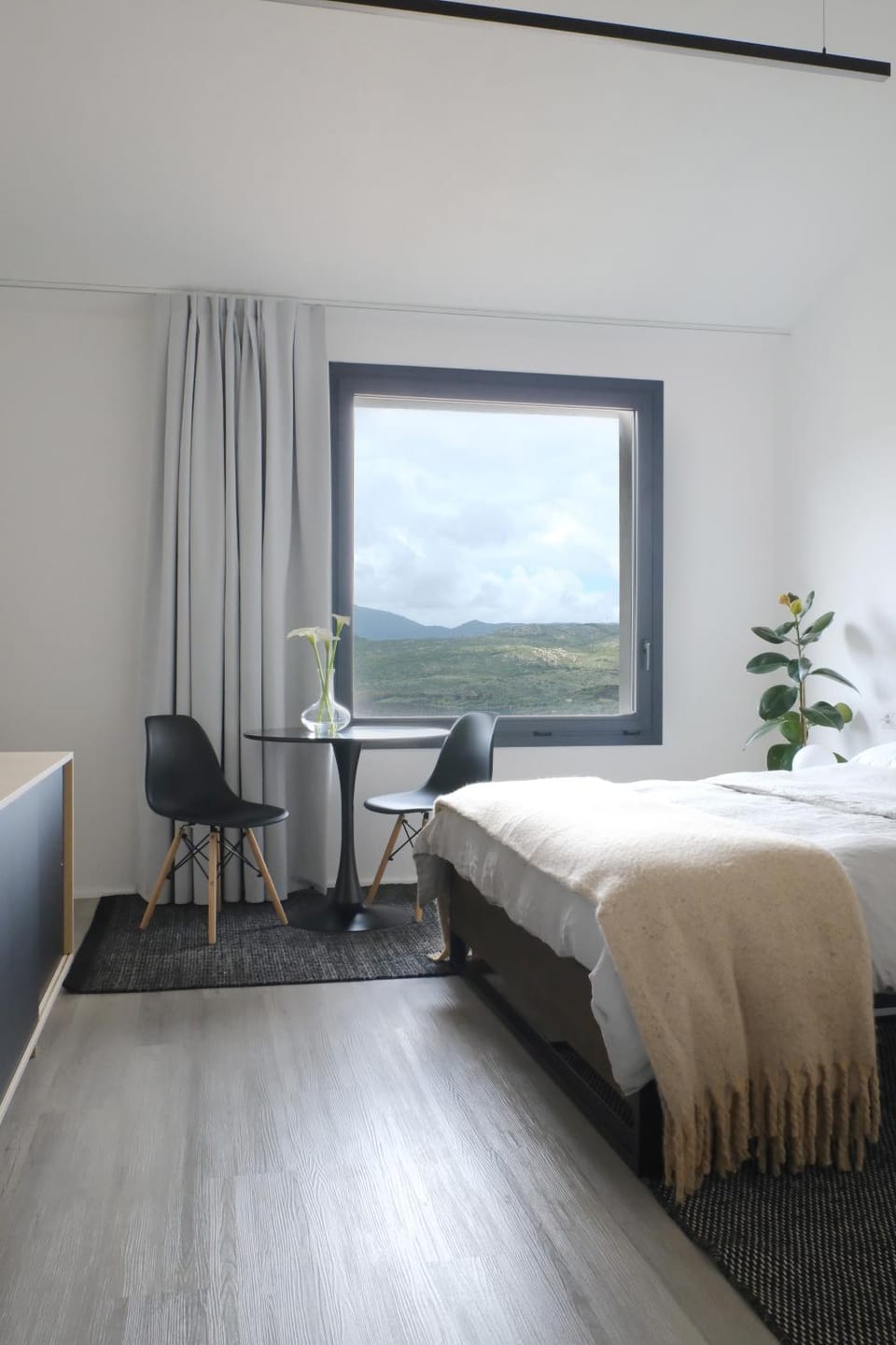 Bed, Natural landscape, Photo of the whole room, Seating area, Bedroom, Mountain view