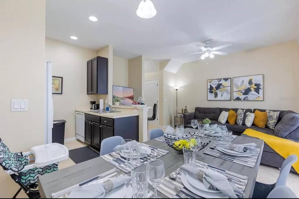Cozy 4bdhome By Lake Prime Location Disney House in Kissimmee