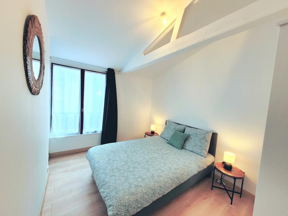 Bed, Photo of the whole room, Bedroom