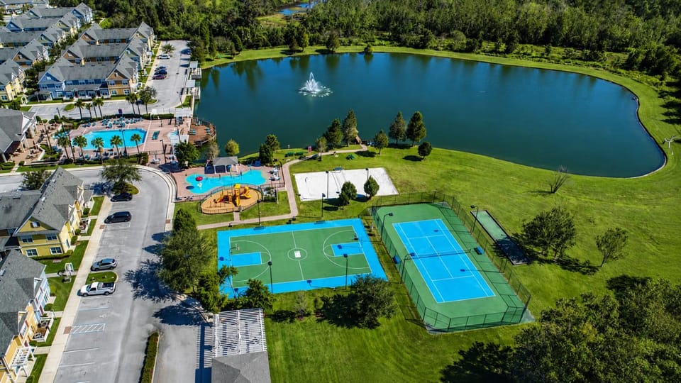 Amazing 4BD VillaLake NO Resort FEENear Disney House in Kissimmee