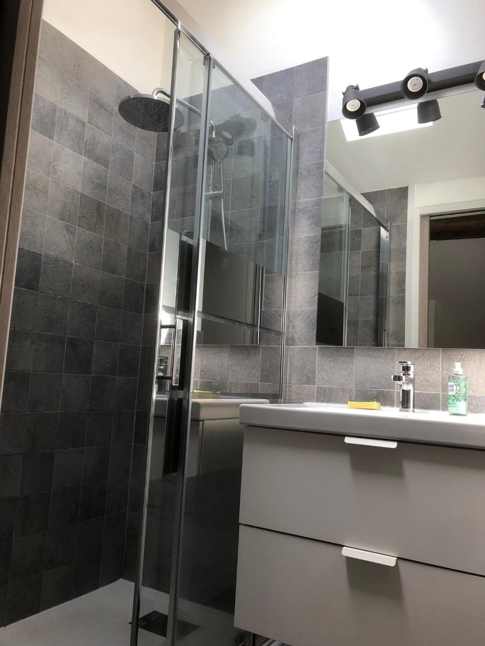 Shower, towels