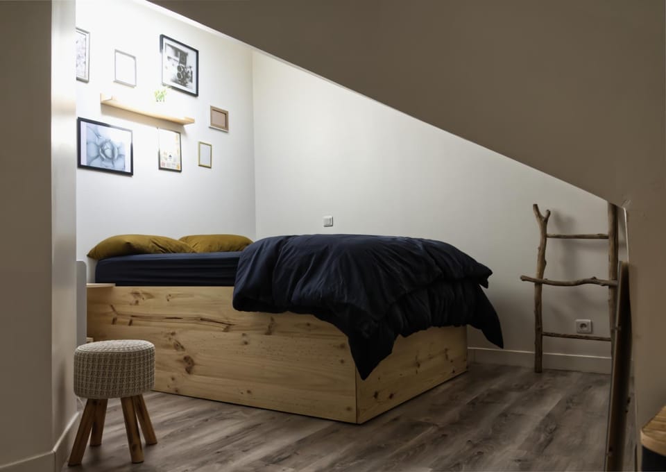 Bed, Photo of the whole room, Bedroom
