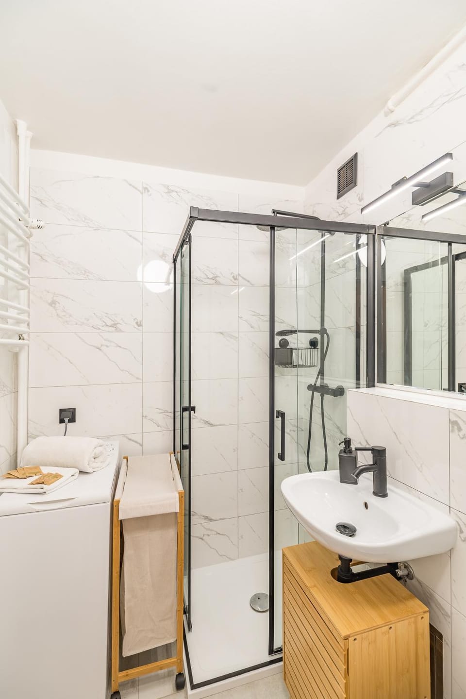 Shower, Bathroom, towels