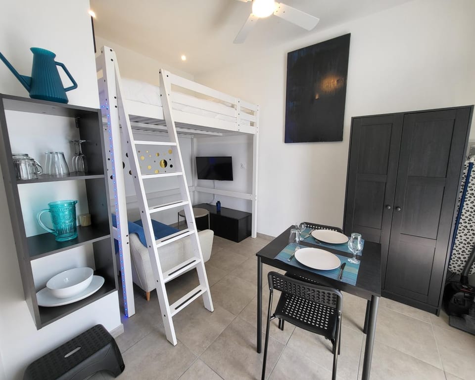 TV and multimedia, Living room, Dining area, storage
