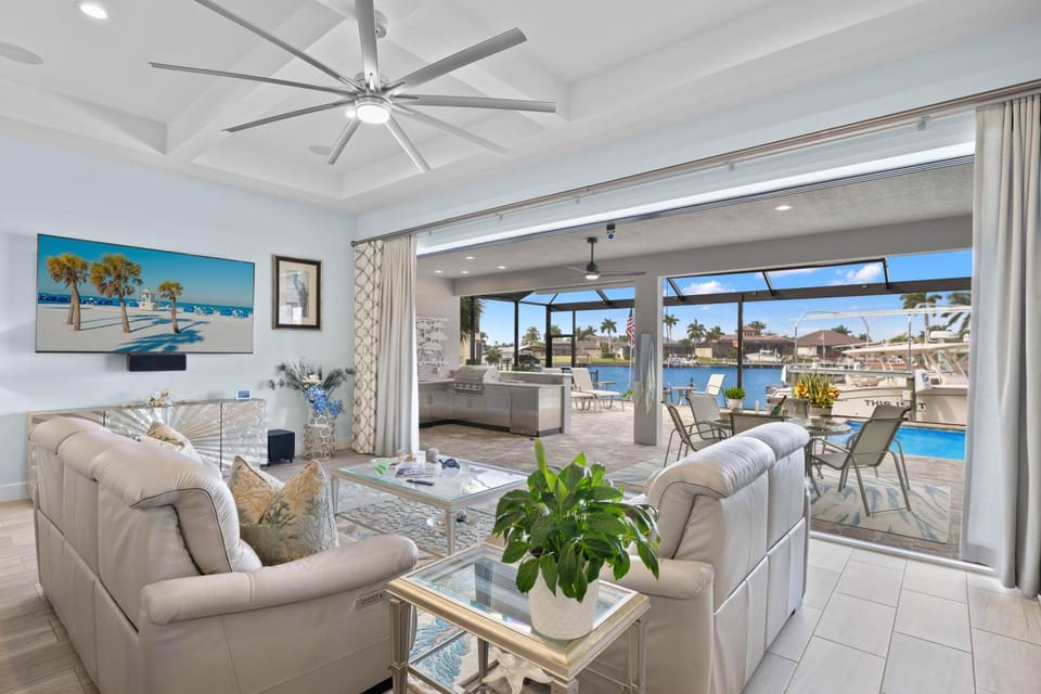 STUNNING, Gulf Access, Breath taking Views, Heated Pool and Spa - Sunlight Landing - Roelens House in Cape Coral