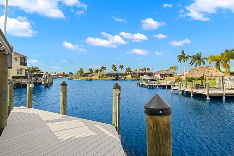 STUNNING, Gulf Access, Breath taking Views, Heated Pool and Spa - Sunlight Landing - Roelens House in Cape Coral