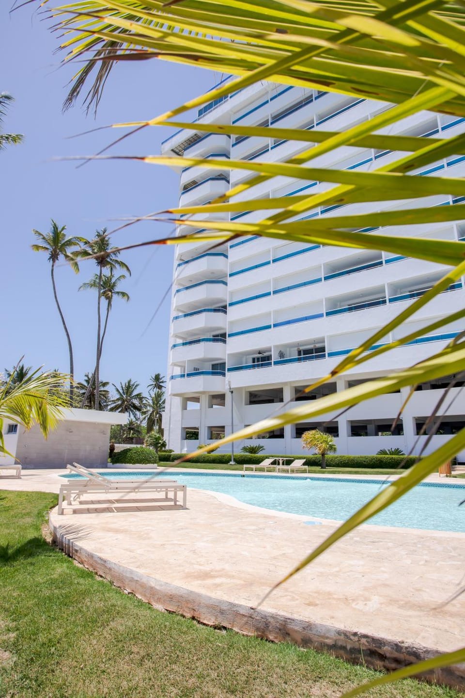 Property building, Garden, Garden view, Pool view, Swimming pool