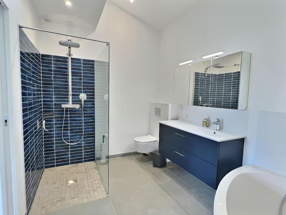 Shower, Toilet, Bathroom