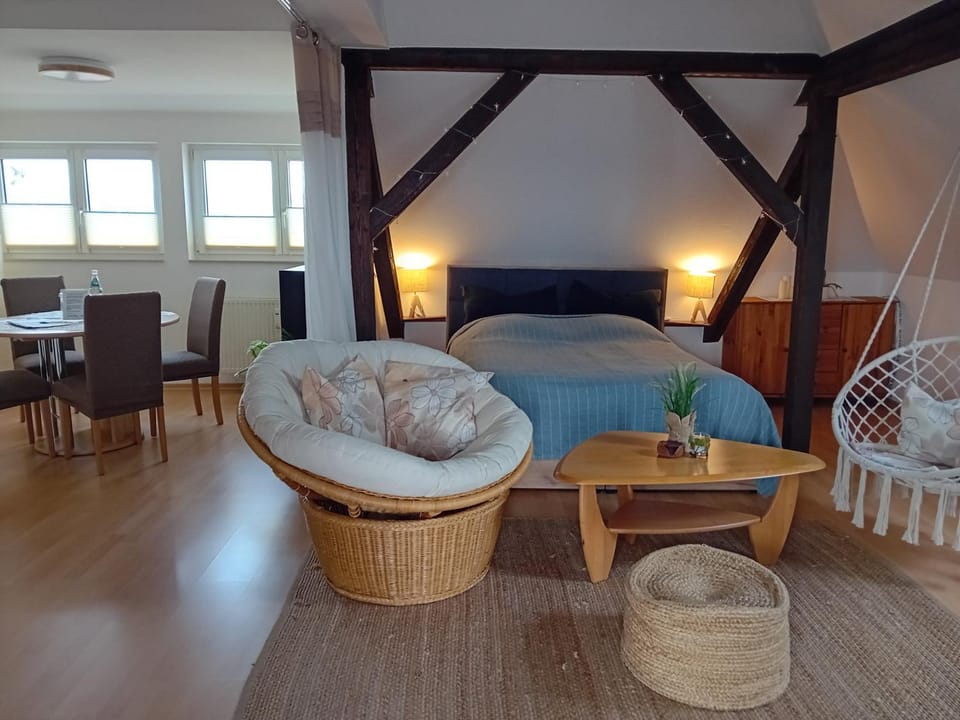 Bed, Photo of the whole room, Seating area