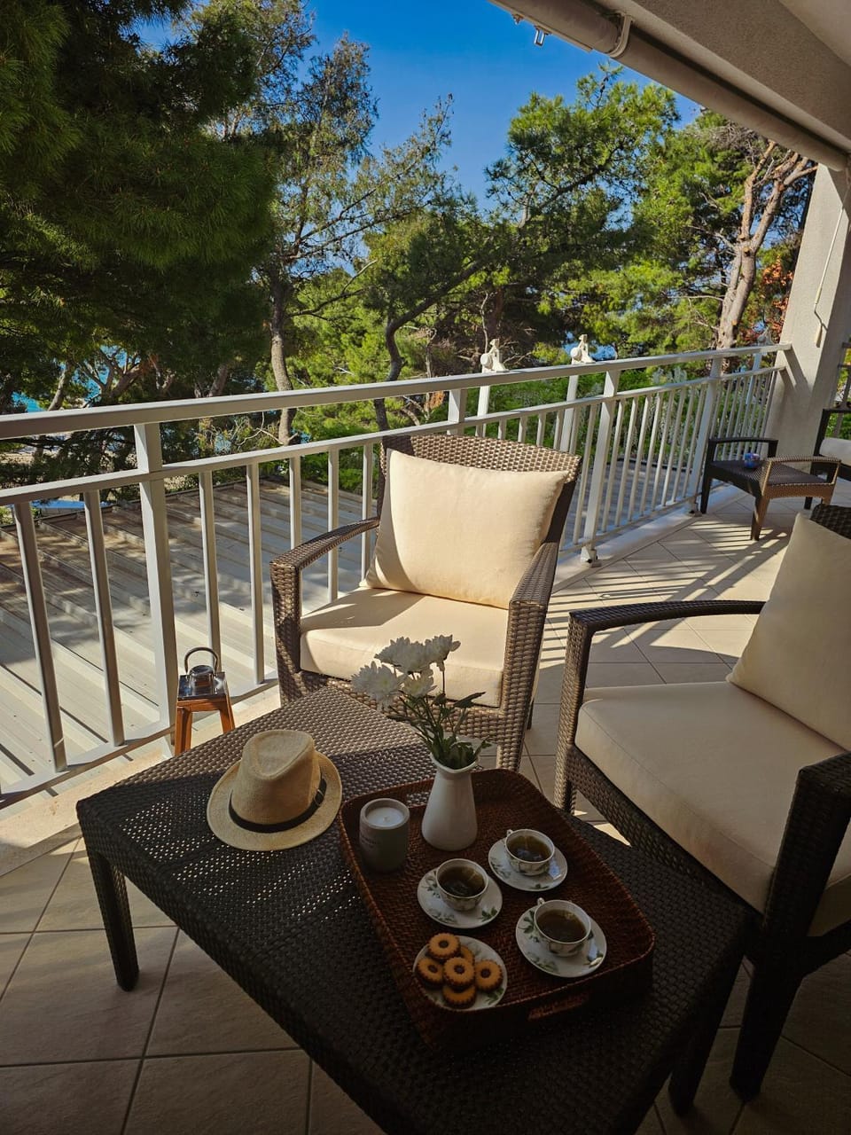 Apartment Mirna, 2-bedroom Apartment, Overlooking the Beach Apartment in Makarska